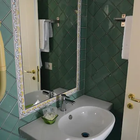 לינה וארוחת בוקר Borgo 800 4*